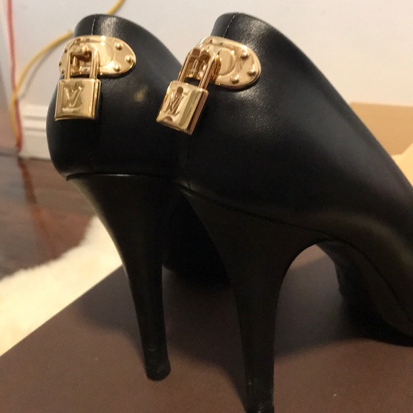 Louis Vuitton - Picture 5 of 8